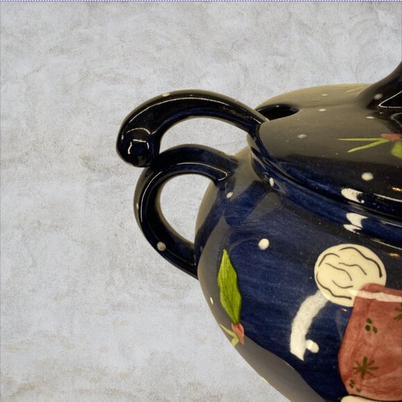 LAURIE GATES -- Christmas Soup Tureen with Lid & Ladle, Serving Bowl, Collection - Picture 6 of 12